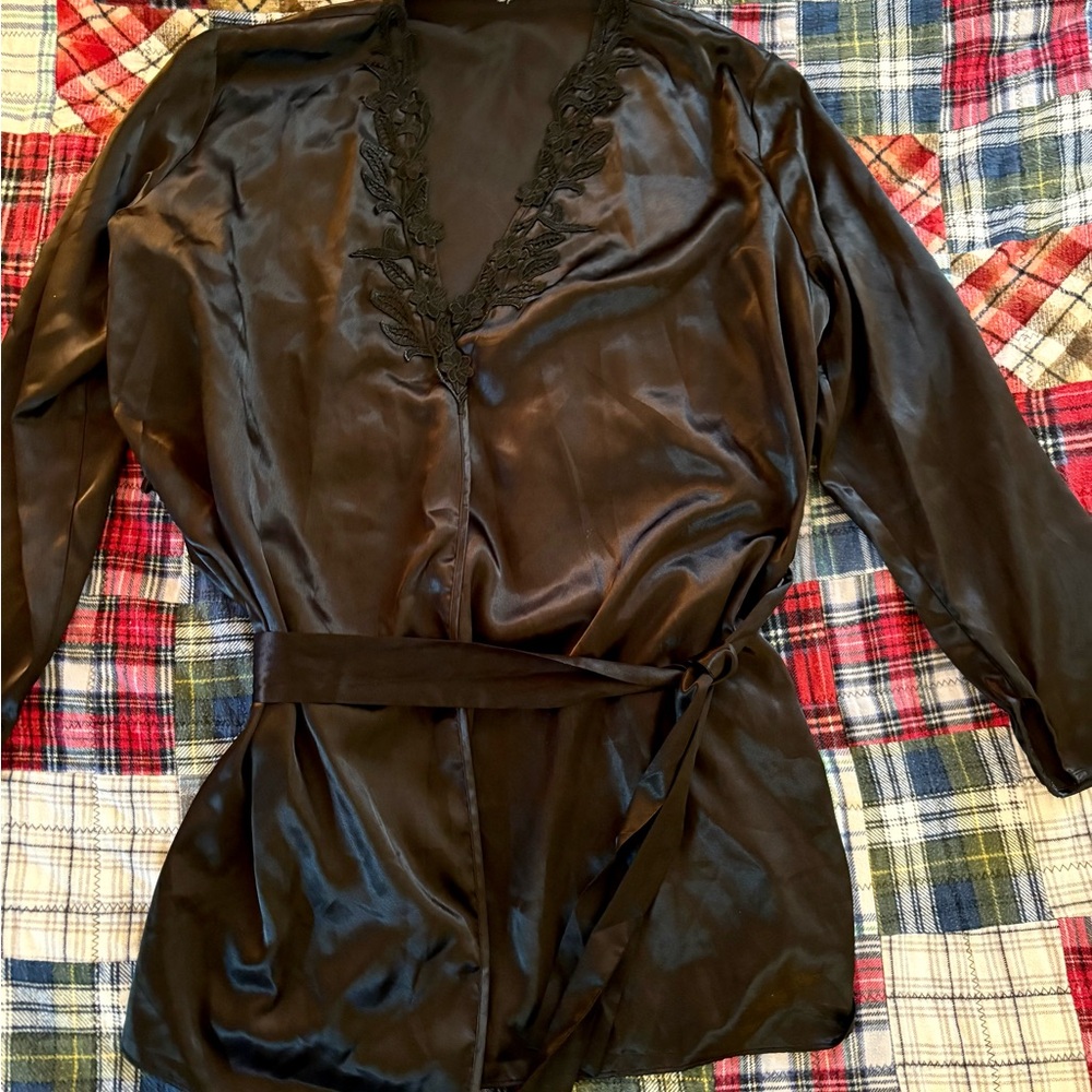 Vintage Elegant Black Satin Robe intimates floral lace 90s lingerie